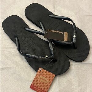 Havaianas Black Flip Flops With Faux Diamond Size 9/10
New with tags